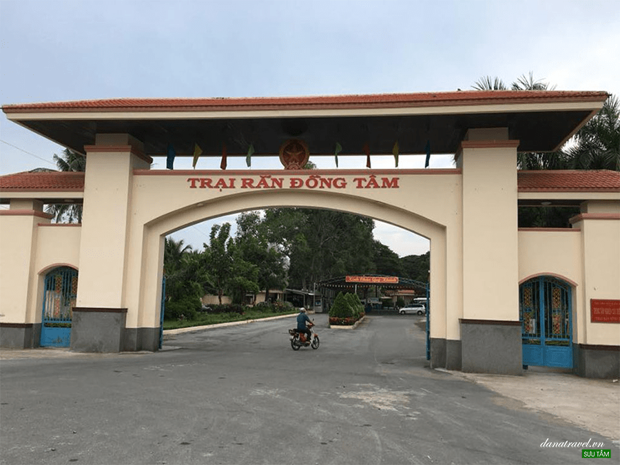 trại rắn đồng tâm