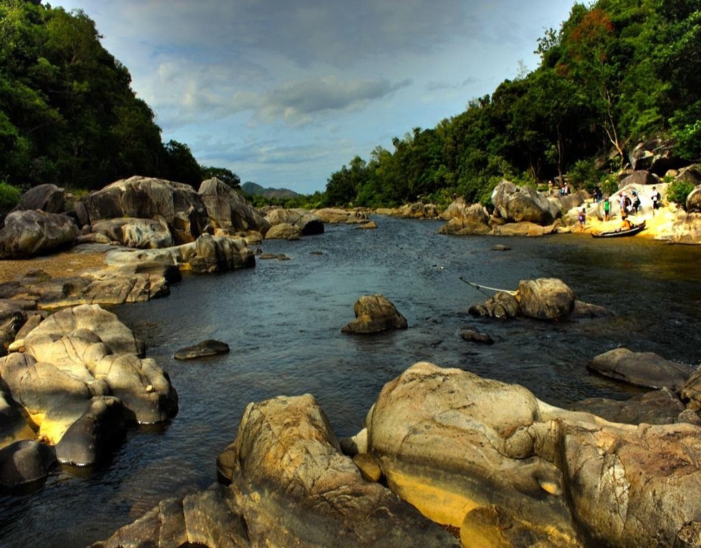 Hầm Hô khu du lịch sinh thái