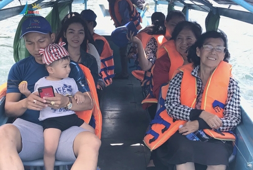 Chào mừng gia đình chị Cẩm Vân đến từ Bình Dương đã đồng hành cùng Danatravel tận hưởng tour du lịch khám phá Quảng Bình 2 ngày 1 đêm 