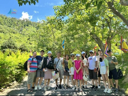 Chào đón Đoàn Gia Đình chị Thơm đến từ Hải Dương tham quan tour Bà Nà Hội An Núi Thần Tài 3N2Đ